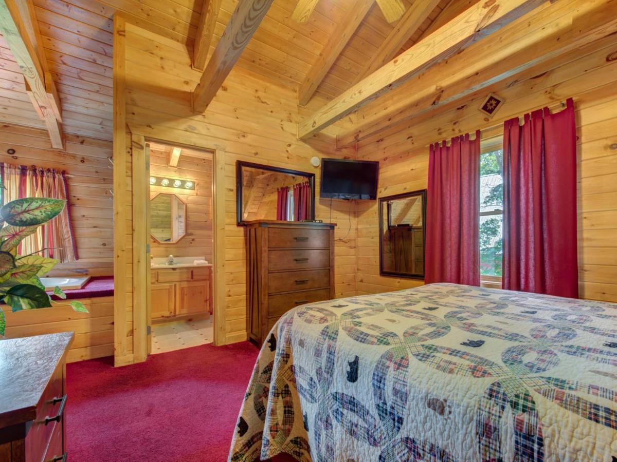 Bear Tracks, 2 Bedrooms, Hot Tub, Fireplace, Wifi, Jetted Tub, Sleeps 6 Gatlinburg Exterior foto